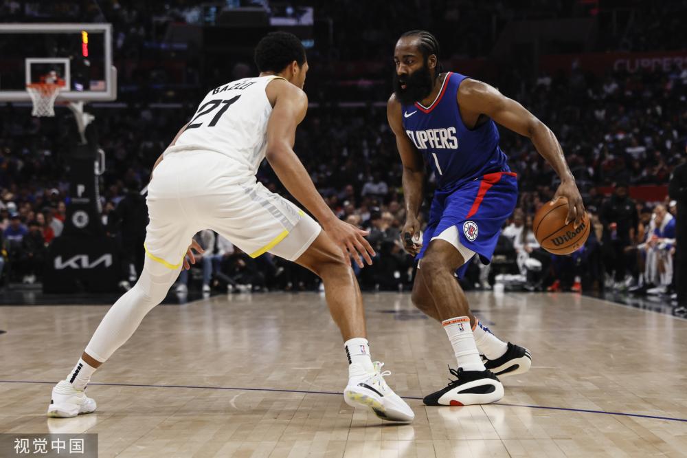 一位年轻选 一位年轻选