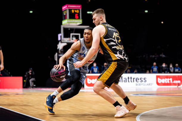 年来蓬勃发 年来蓬勃发